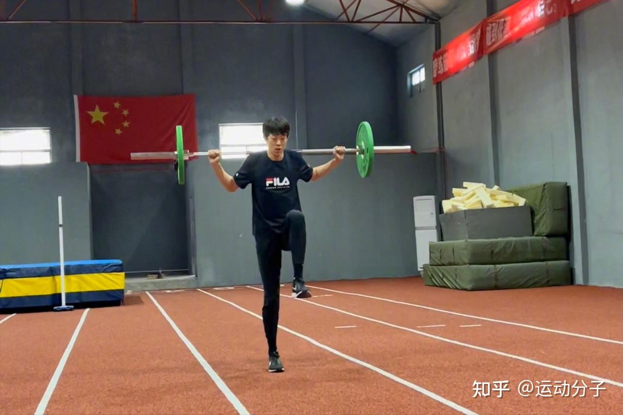 泰国跳高选手突破自我刷新记录